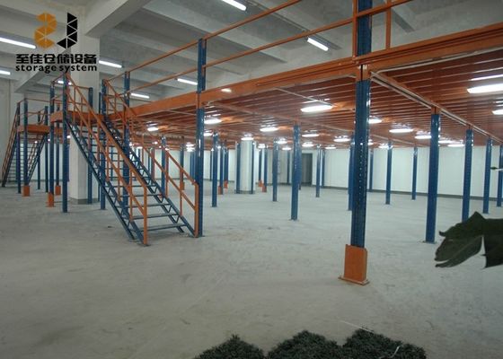Промышленная мезанинная система с подставками для хранения